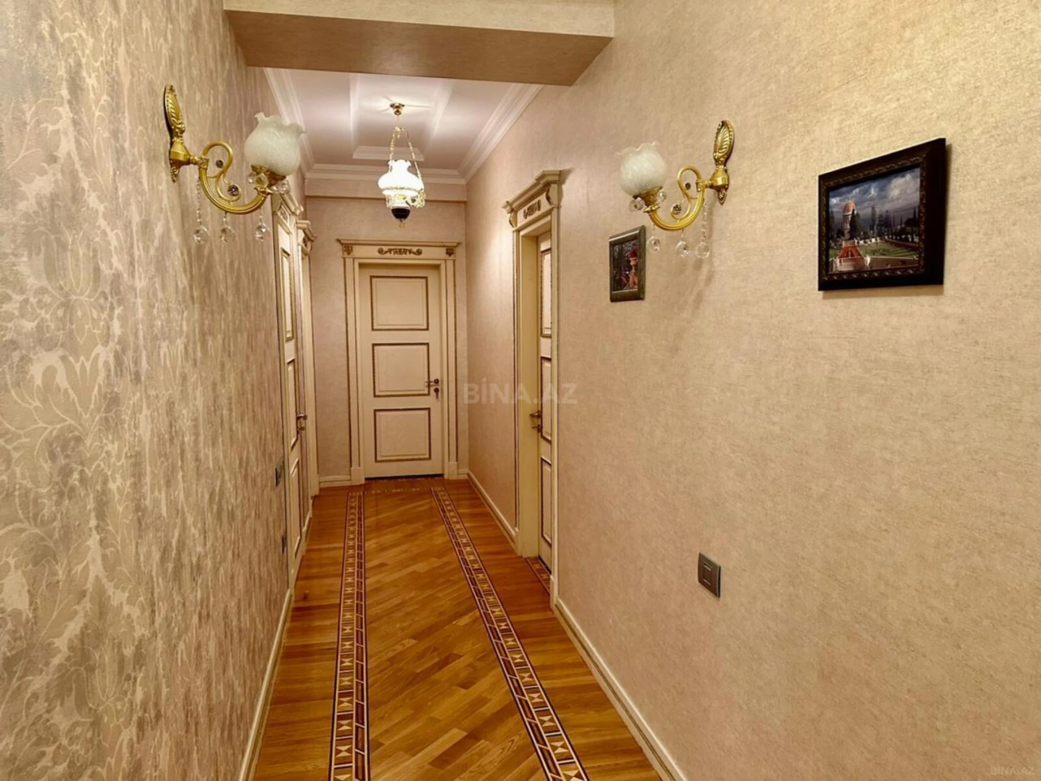 Satılır 4 otaqlı mənzil 210 m²