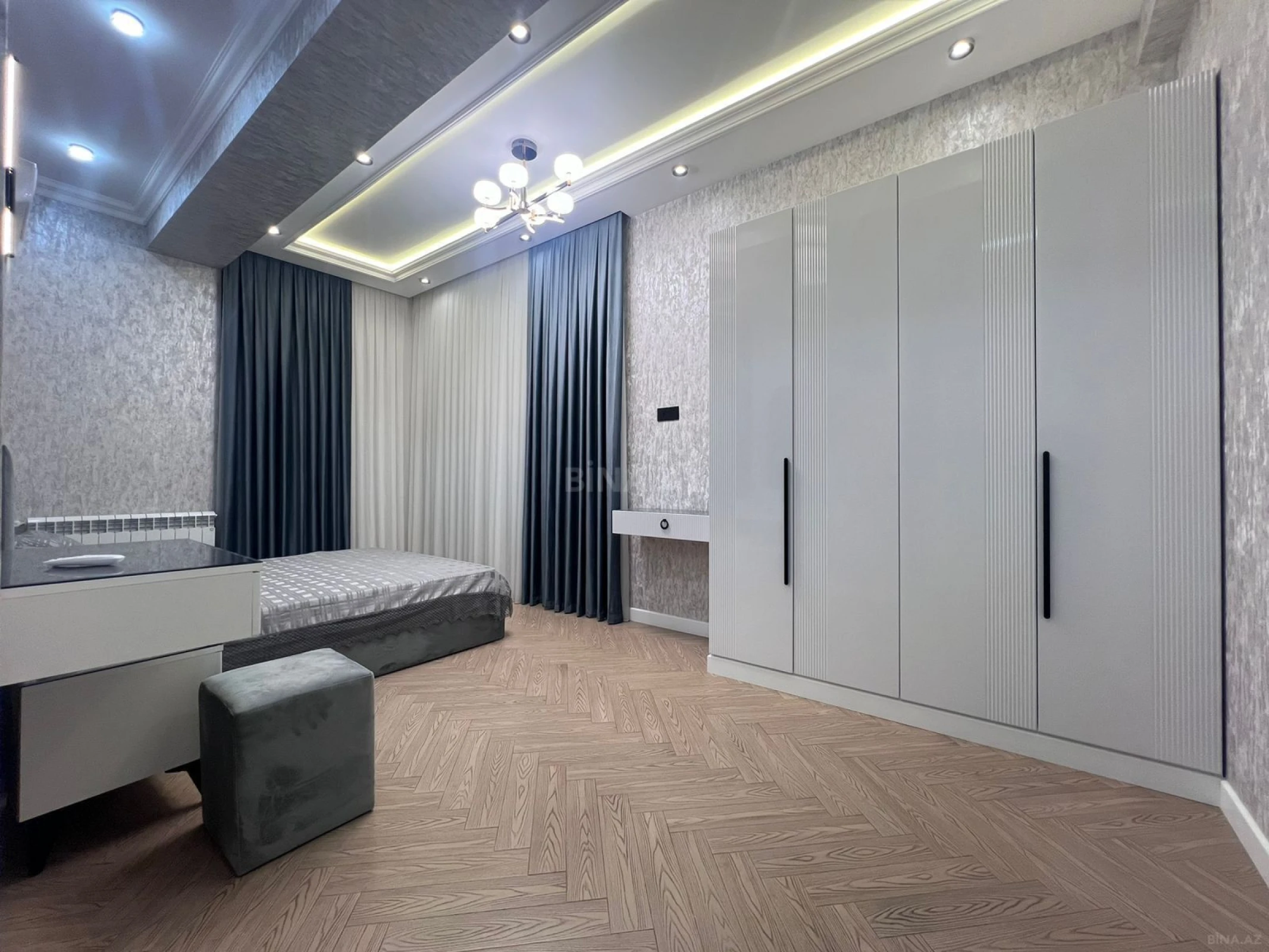 Satılır 3 otaqlı mənzil 115 m²