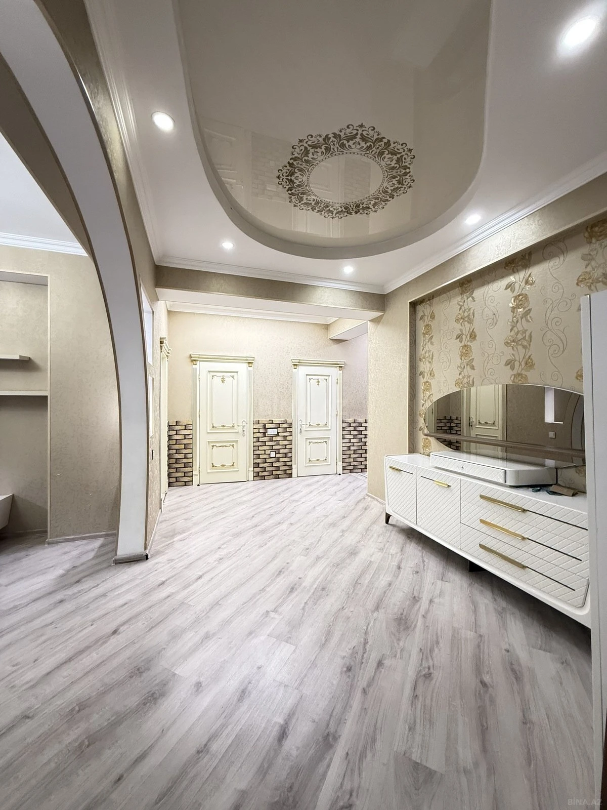 Satılır 3 otaqlı mənzil 112 m²