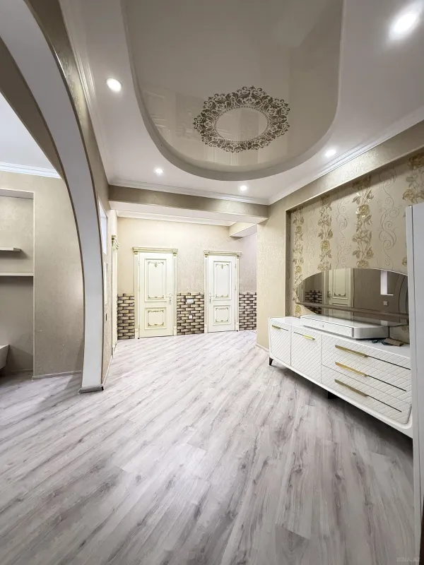 Satılır 3 otaqlı mənzil 112 m²