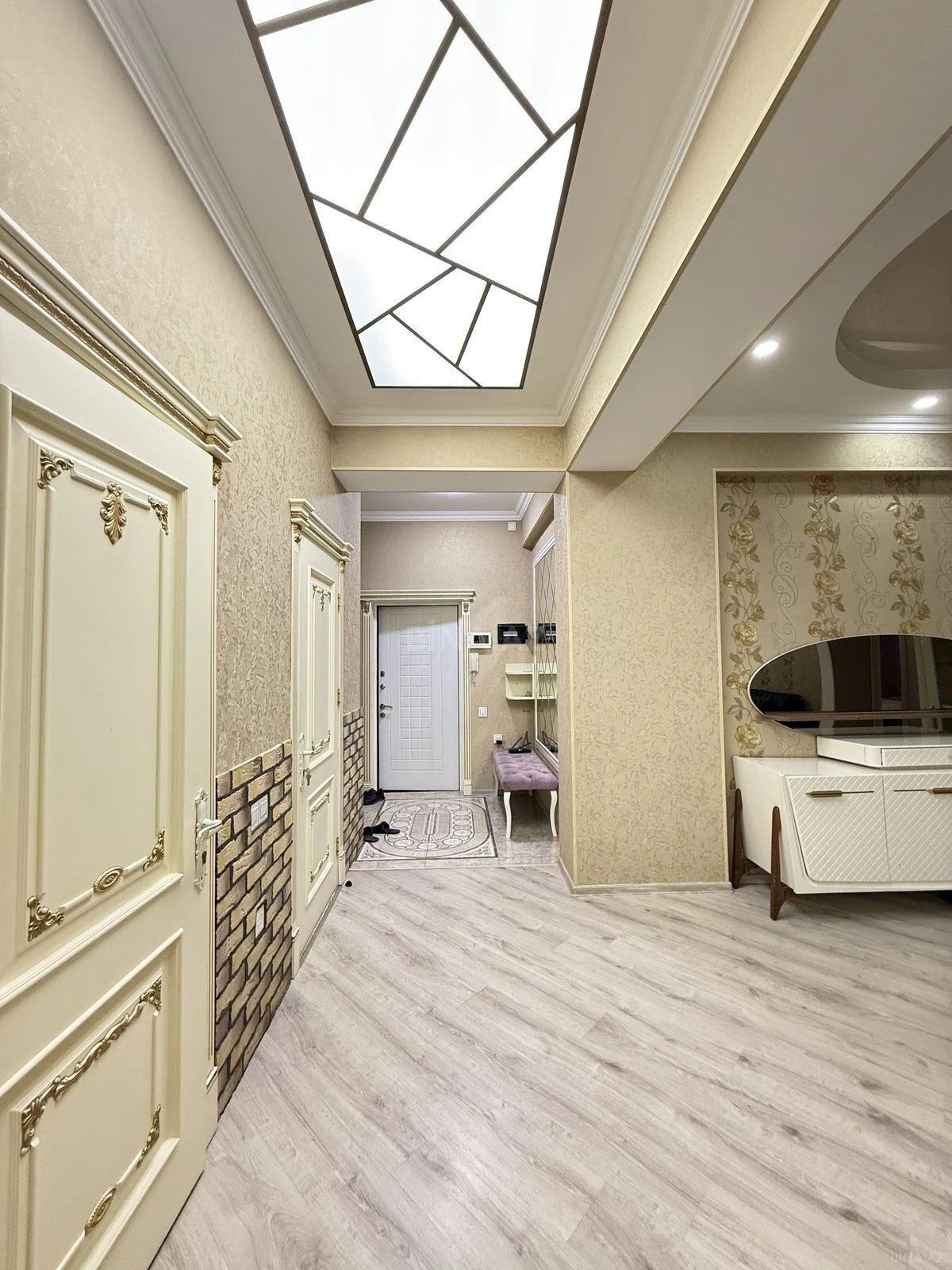 Satılır 3 otaqlı mənzil 112 m²