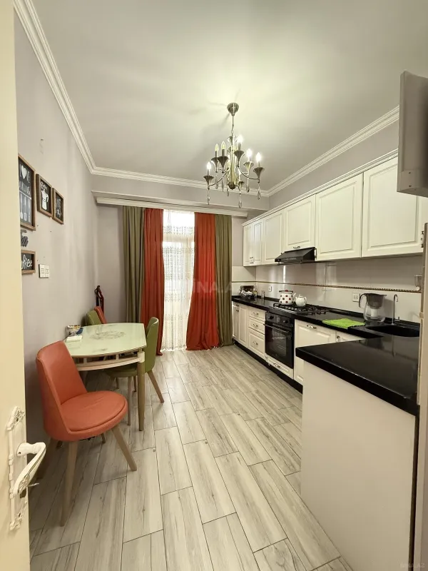 Satılır 3 otaqlı mənzil 112 m²