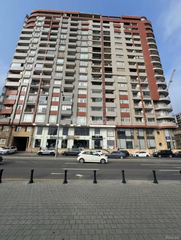 Satılır 3 otaqlı mənzil 160 m²