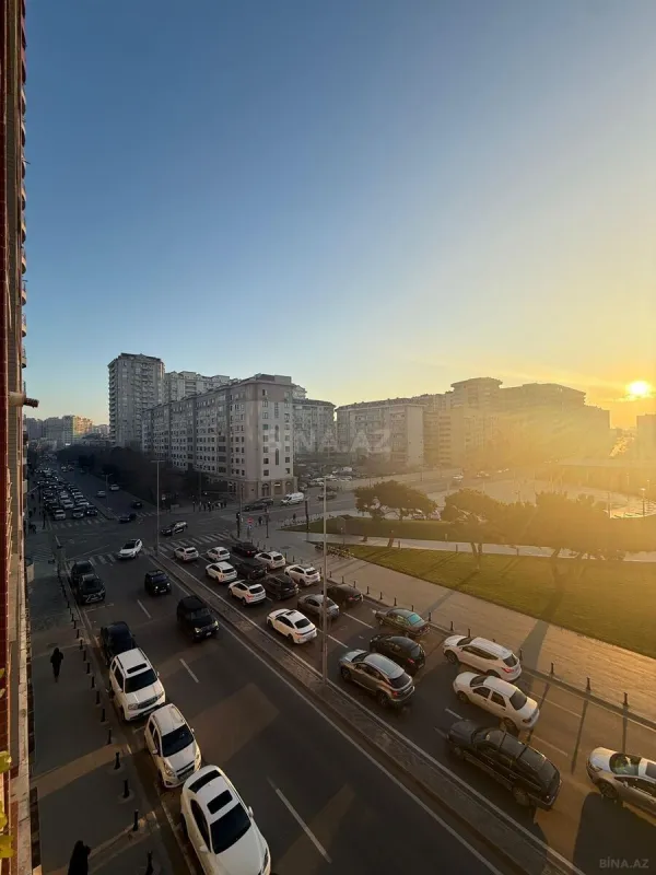 Satılır 3 otaqlı mənzil 160 m²