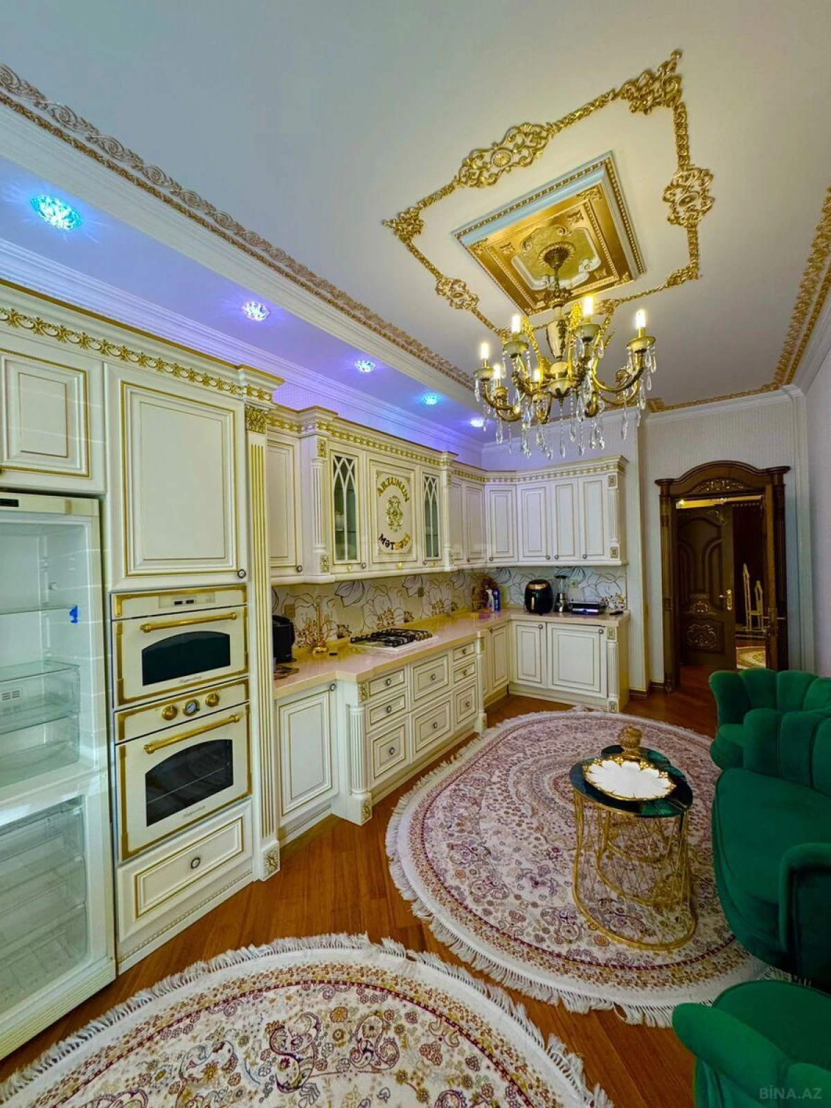 Satılır 3 otaqlı mənzil 160 m²