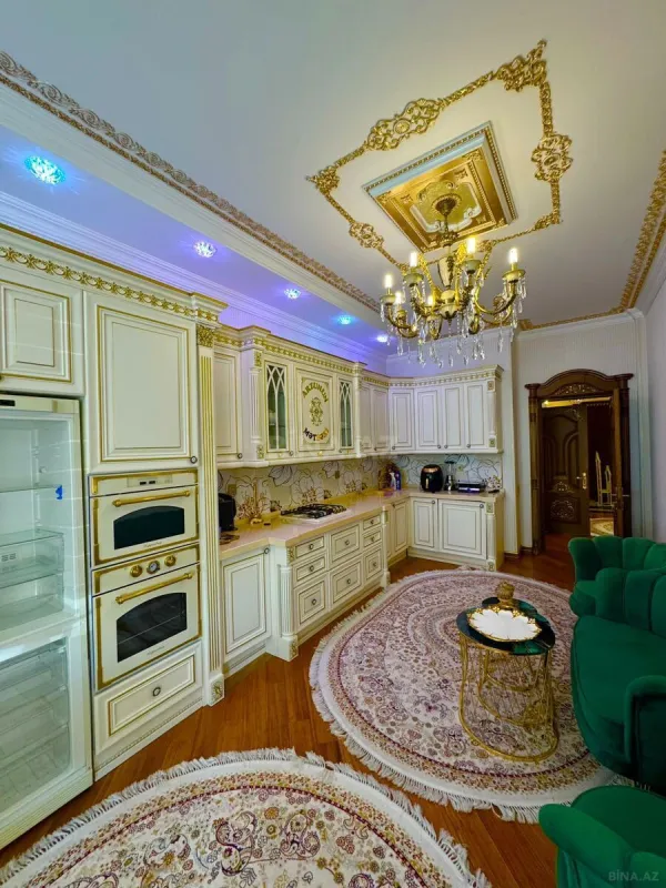 Satılır 3 otaqlı mənzil 160 m²