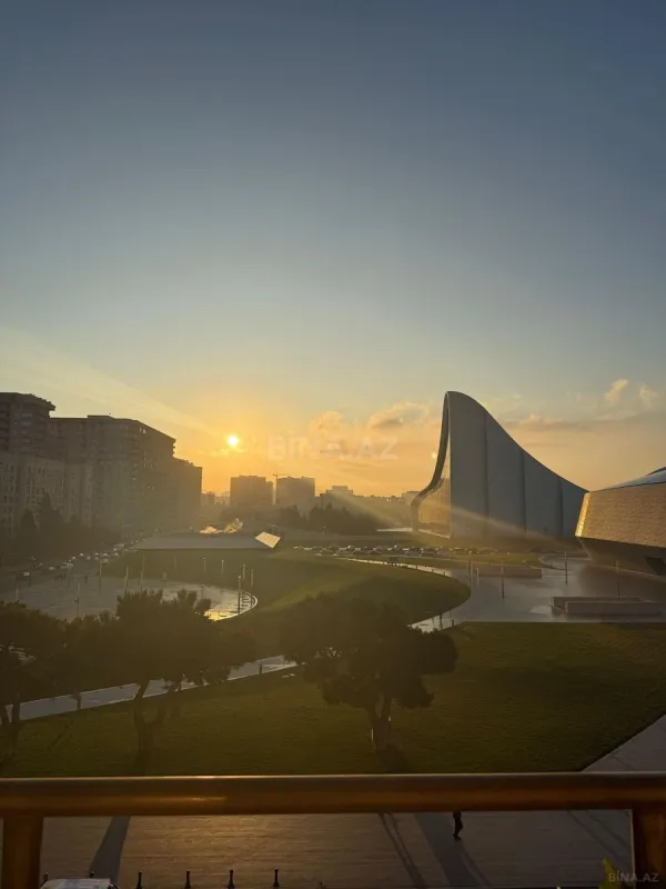 Satılır 3 otaqlı mənzil 160 m²