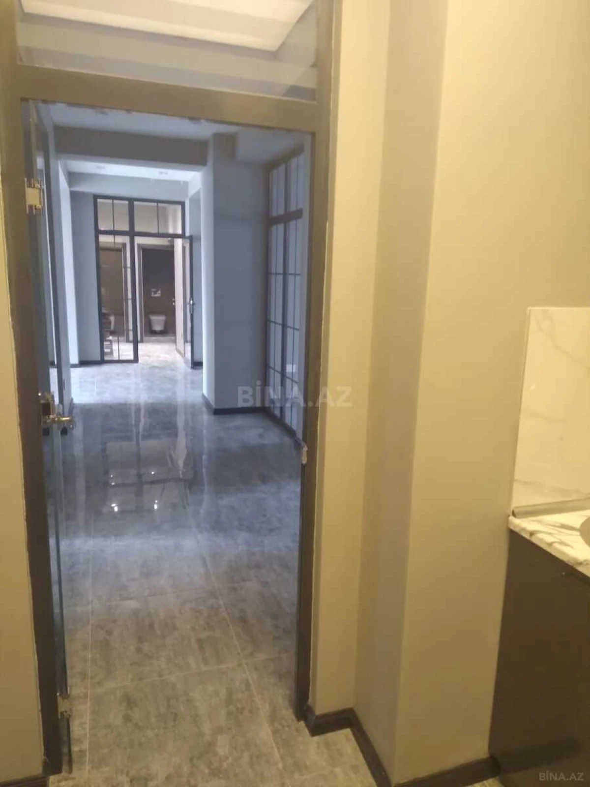 Kirayə verilir 7 otaqlı ofis 216 m²