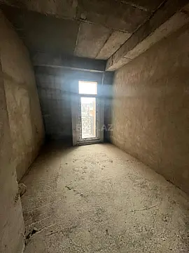 Satılır 4 otaqlı mənzil 180 m²