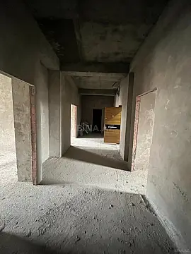 Satılır 4 otaqlı mənzil 180 m²