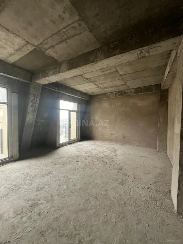 Satılır 4 otaqlı mənzil 180 m²