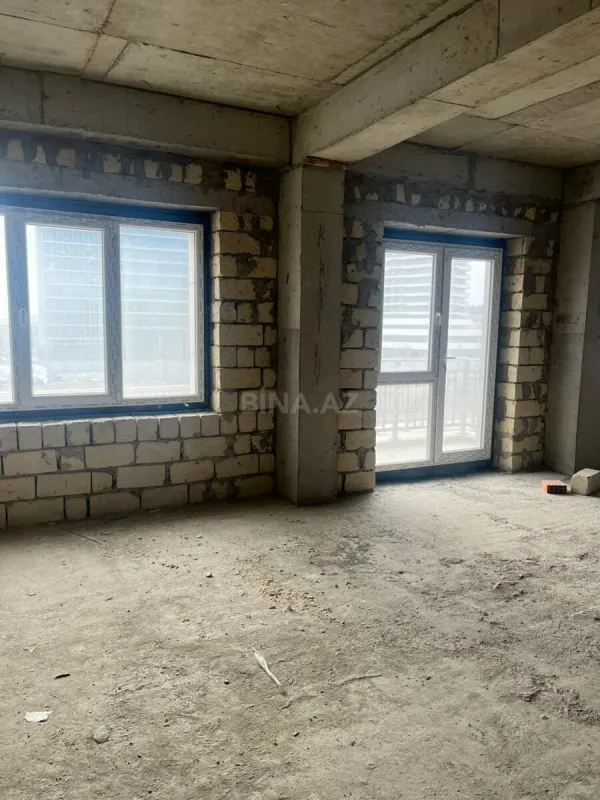 Satılır 3 otaqlı mənzil 141 m²