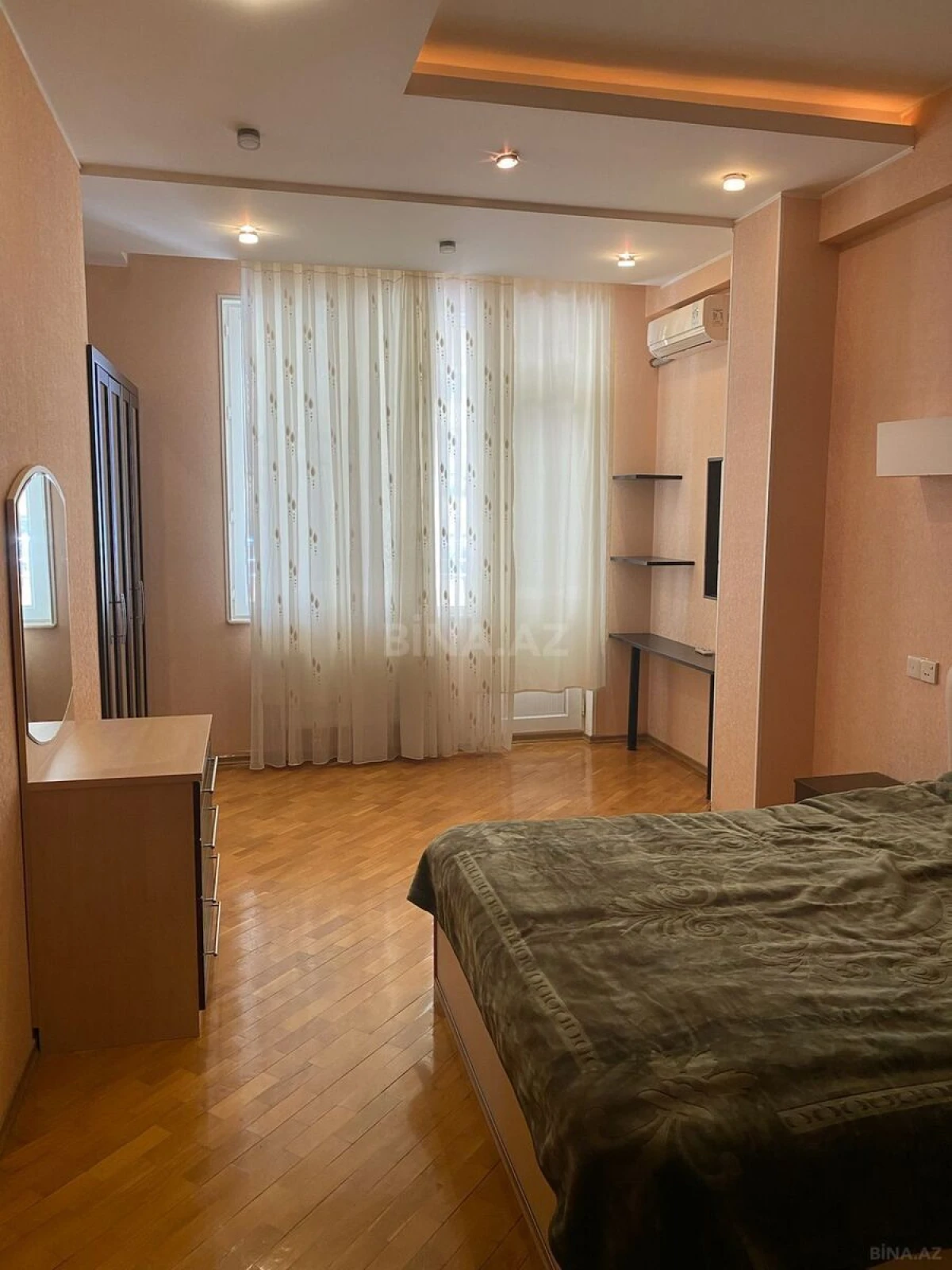 Satılır 3 otaqlı mənzil 105 m²