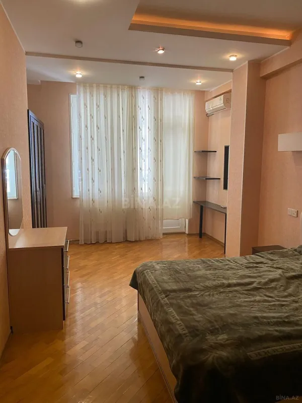 Satılır 3 otaqlı mənzil 105 m²