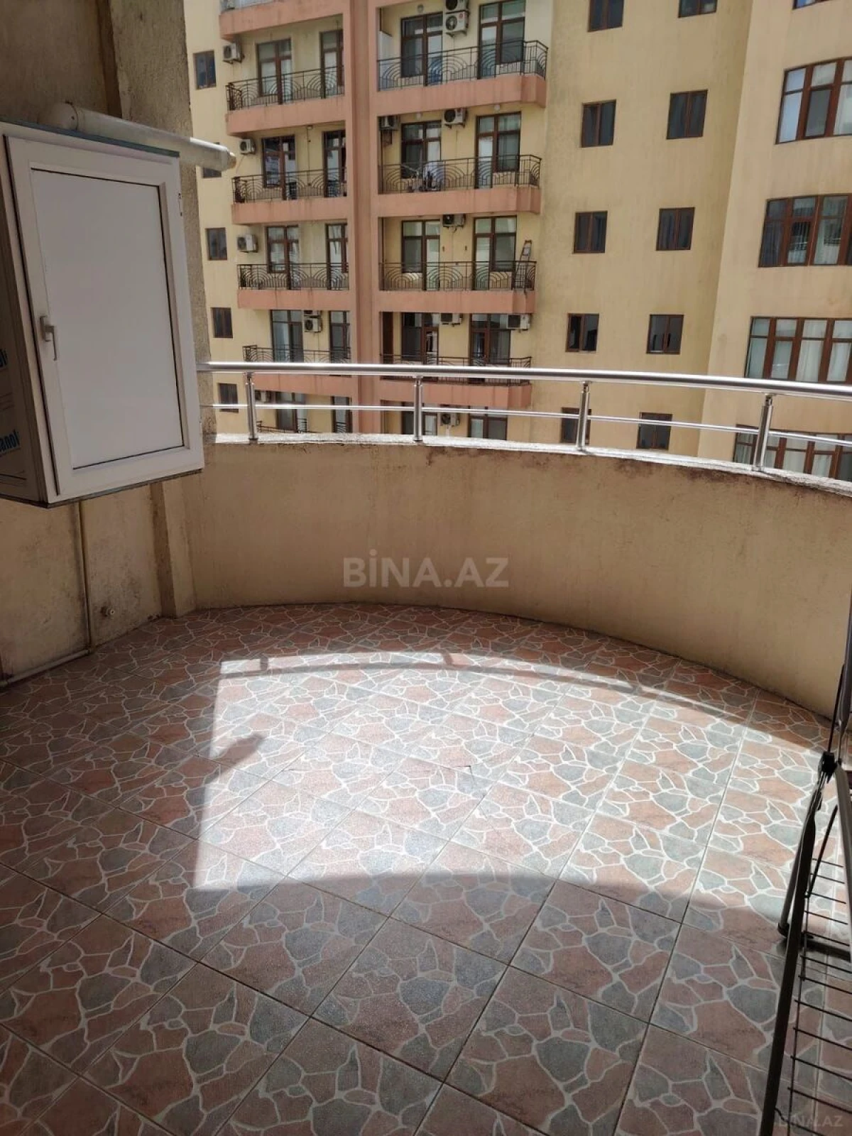 Satılır 3 otaqlı mənzil 105 m²