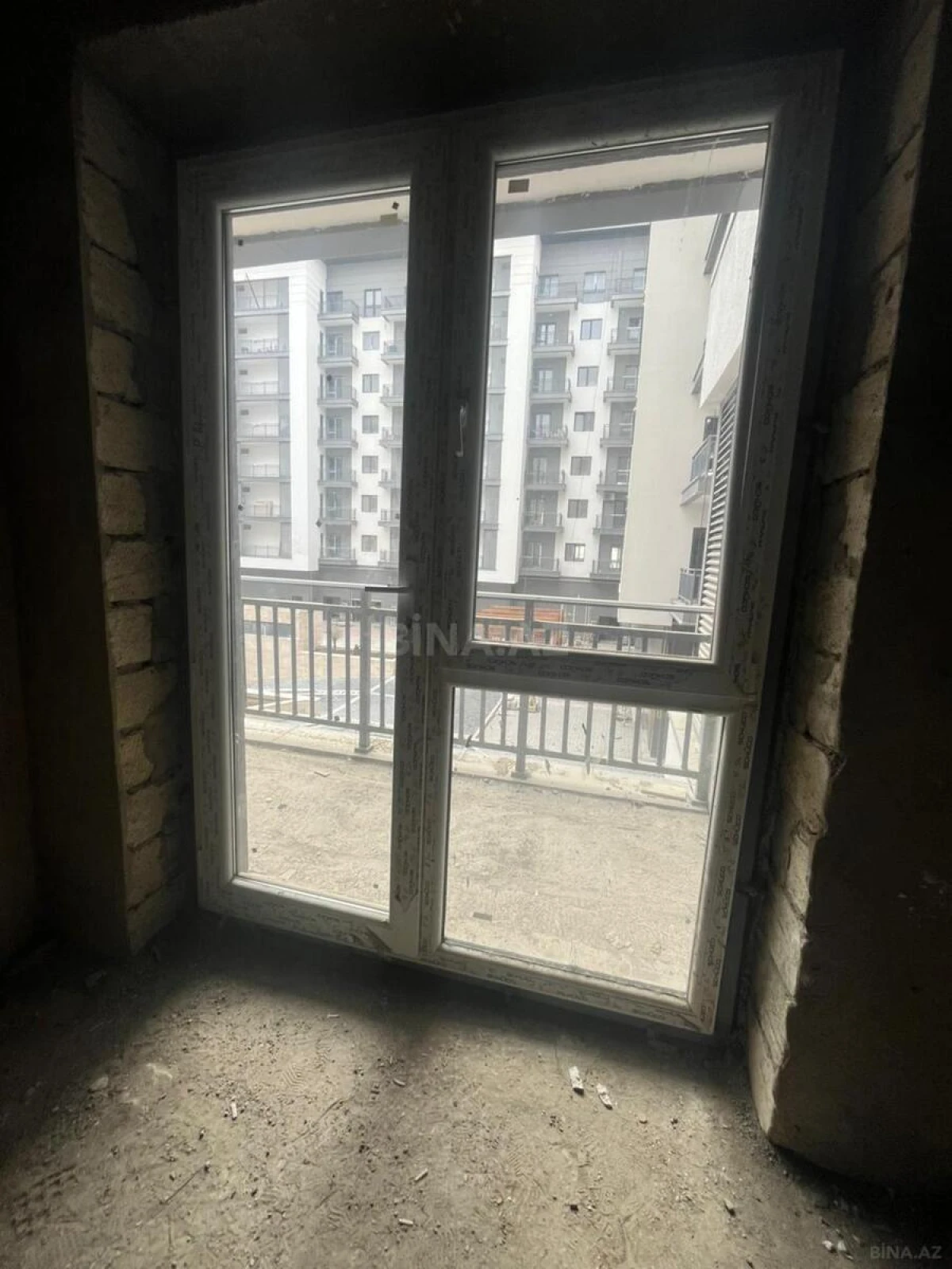 Satılır 3 otaqlı mənzil 145 m²