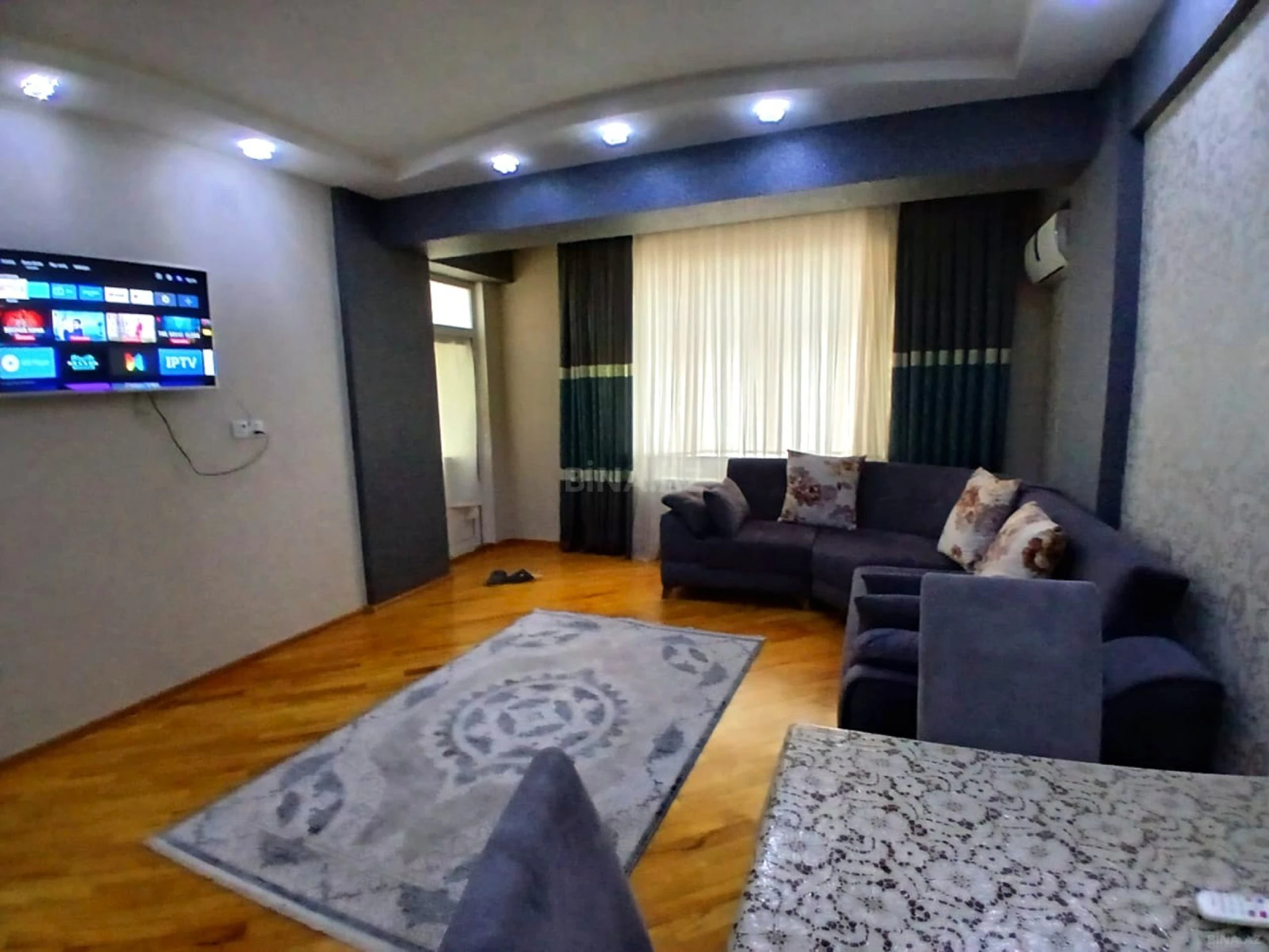 Kirayə verilir 2 otaqlı mənzil 74 m²