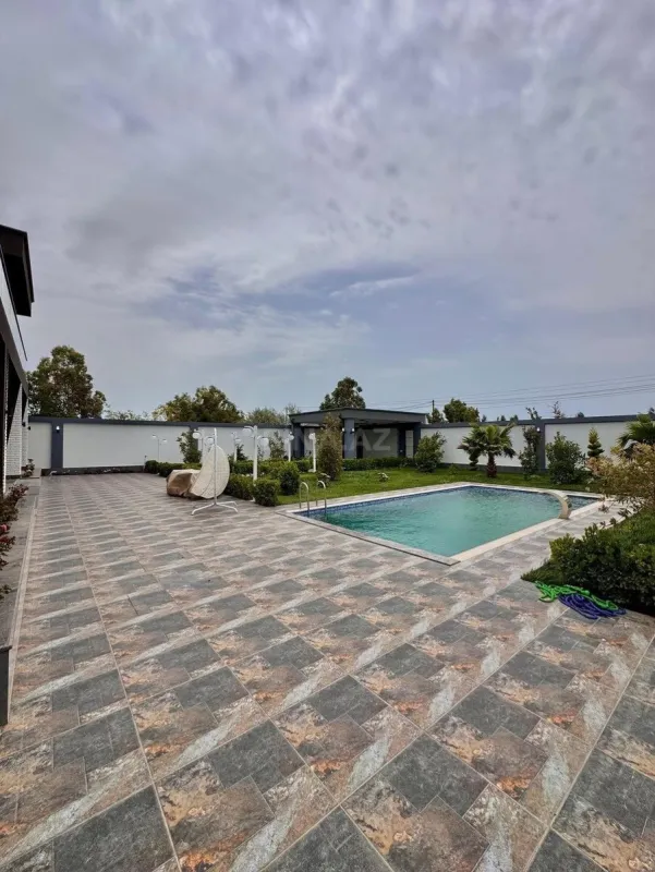 Kirayə verilir 5 otaqlı həyət evi 300 m²