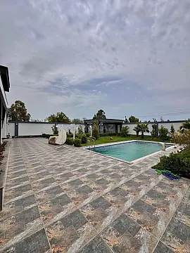 Kirayə verilir 5 otaqlı həyət evi 300 m²