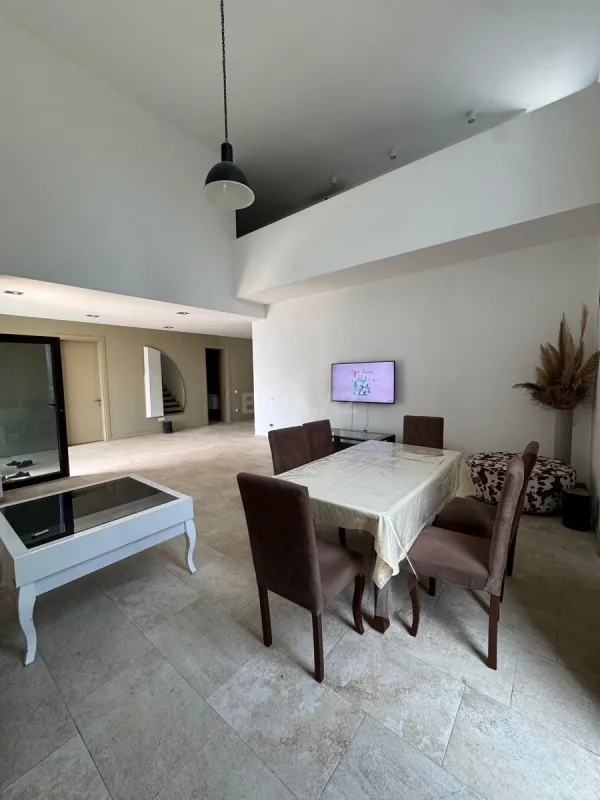 Kirayə verilir 5 otaqlı həyət evi 380 m²