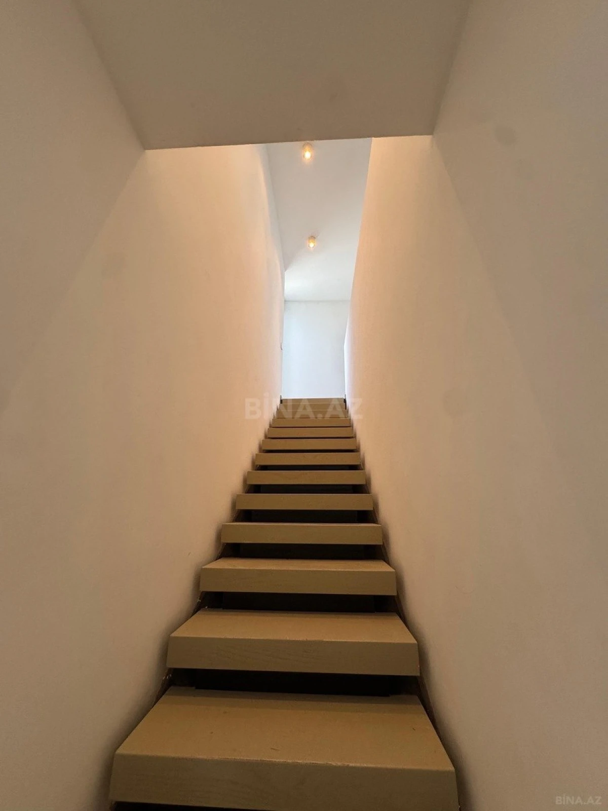Kirayə verilir 5 otaqlı həyət evi 380 m²
