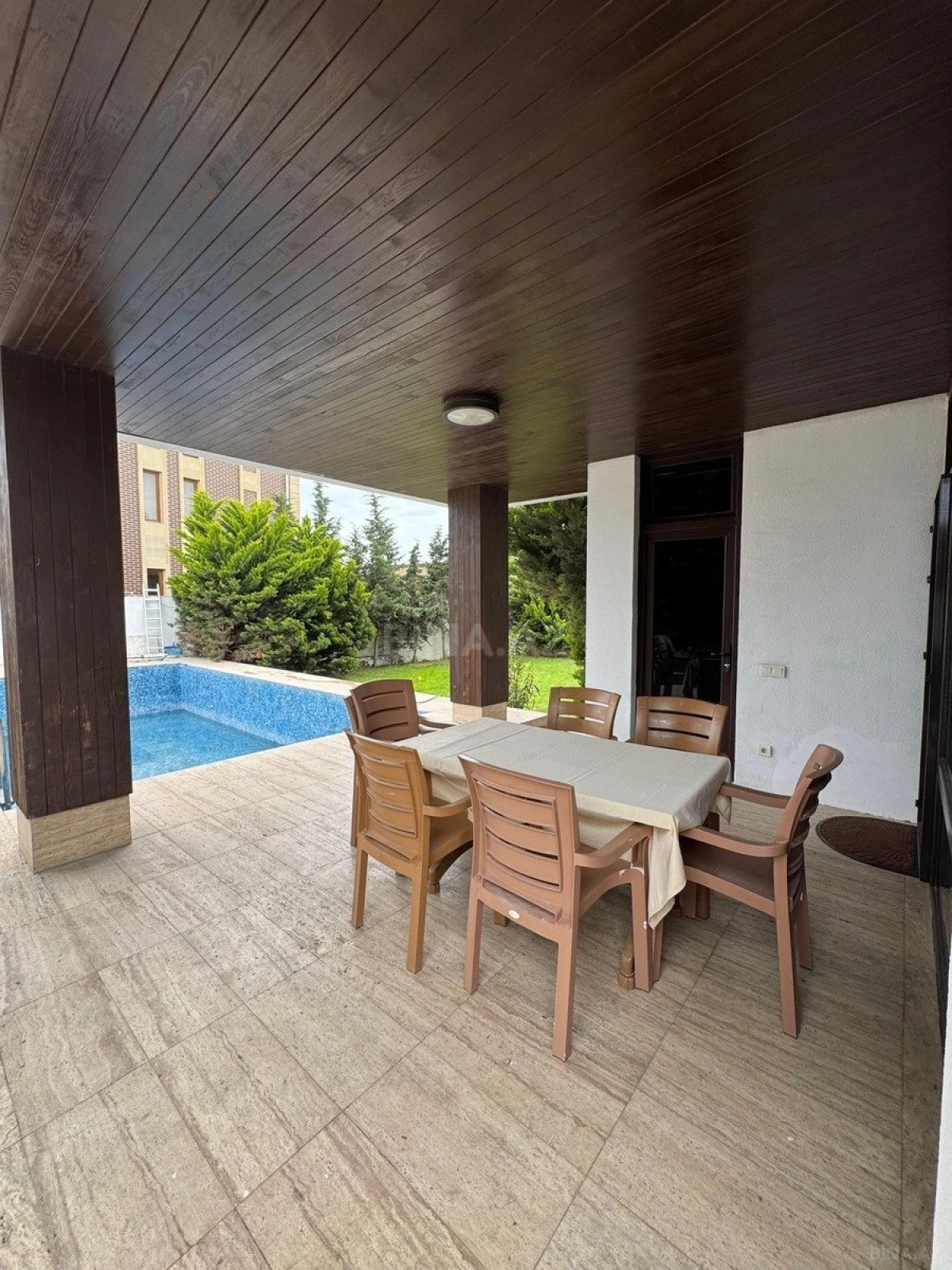 Kirayə verilir 5 otaqlı həyət evi 380 m²