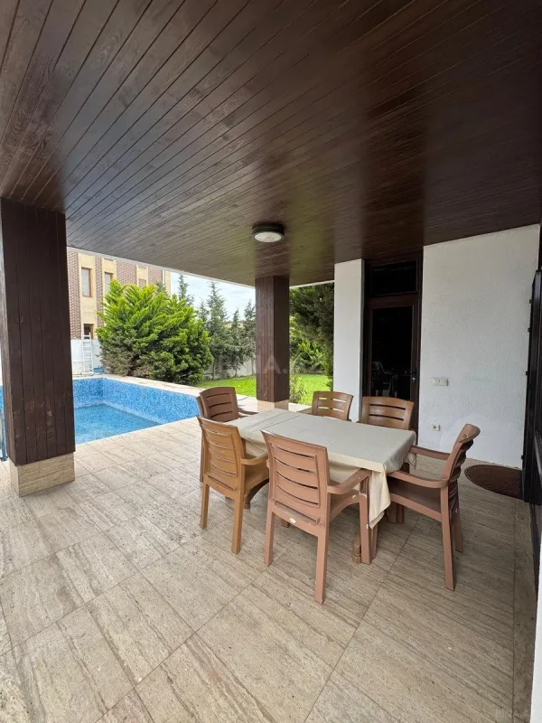 Kirayə verilir 5 otaqlı həyət evi 380 m²