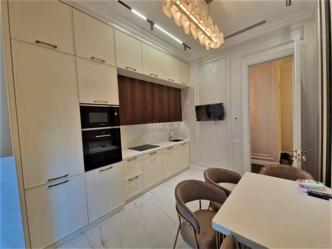Kirayə verilir 4 otaqlı mənzil 160 m²