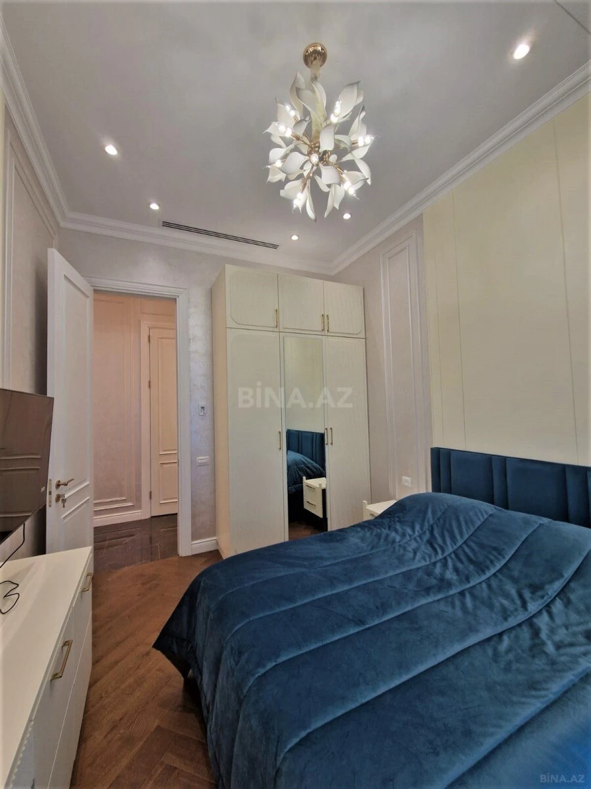 Kirayə verilir 4 otaqlı mənzil 160 m²