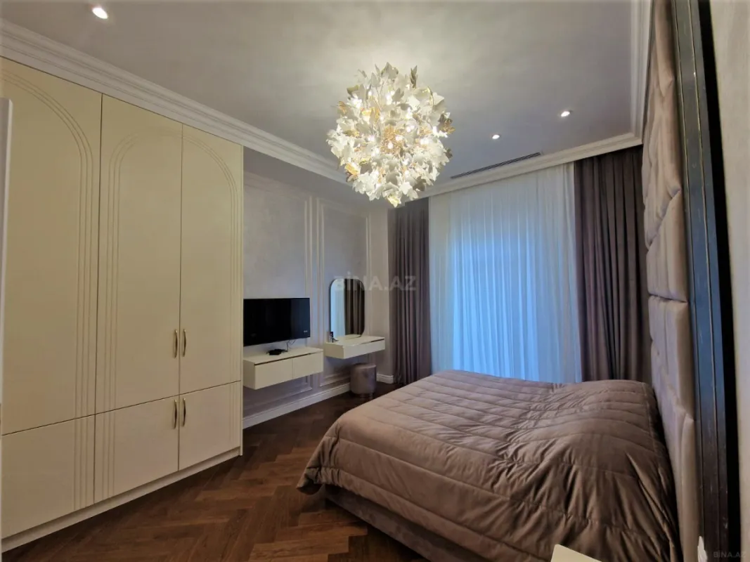 Kirayə verilir 4 otaqlı mənzil 160 m²