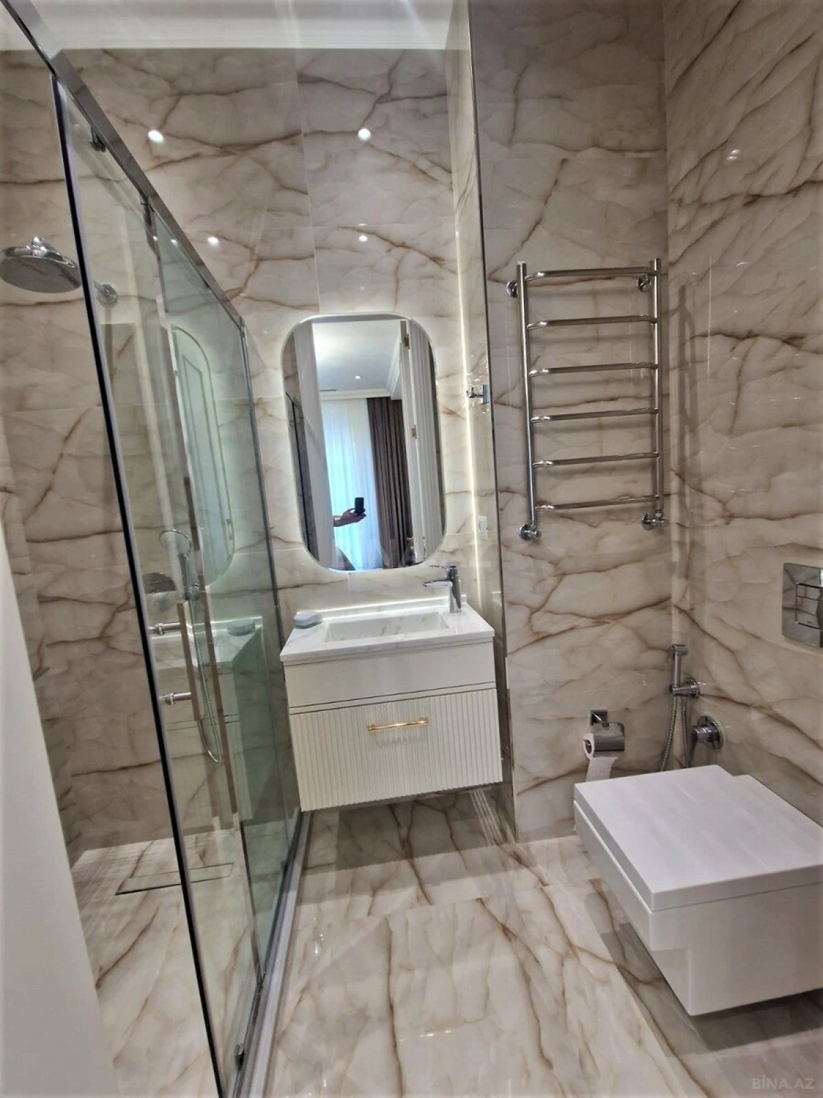 Kirayə verilir 4 otaqlı mənzil 160 m²