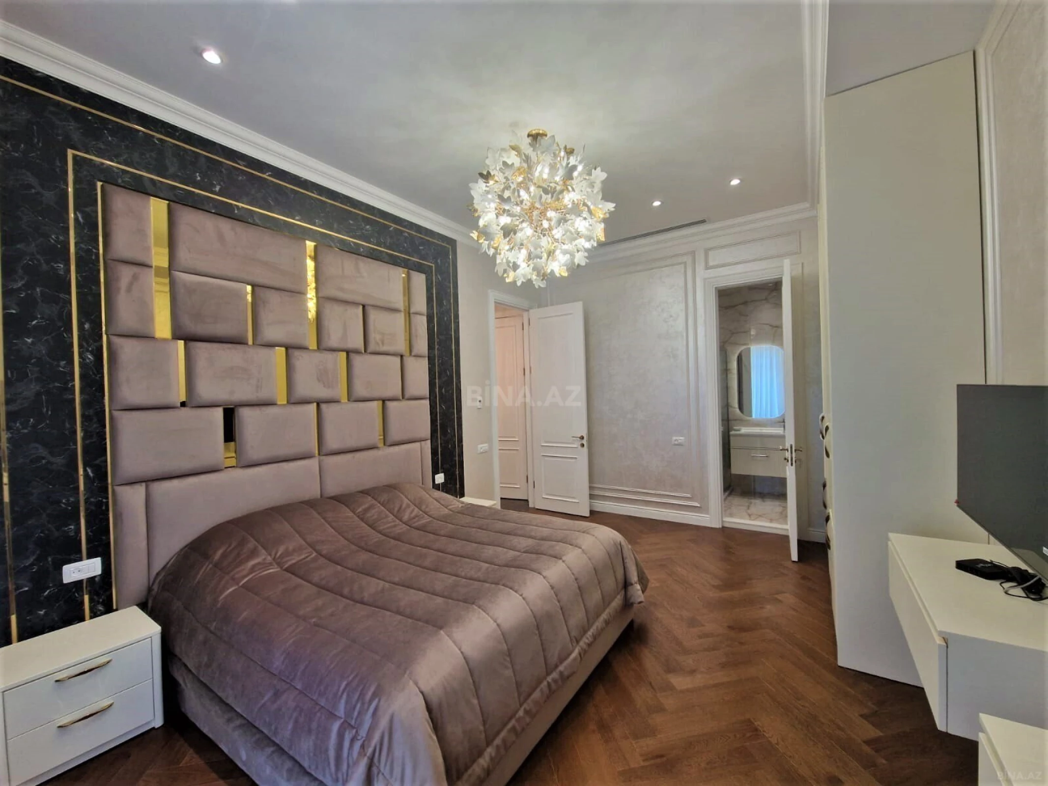 Kirayə verilir 4 otaqlı mənzil 160 m²