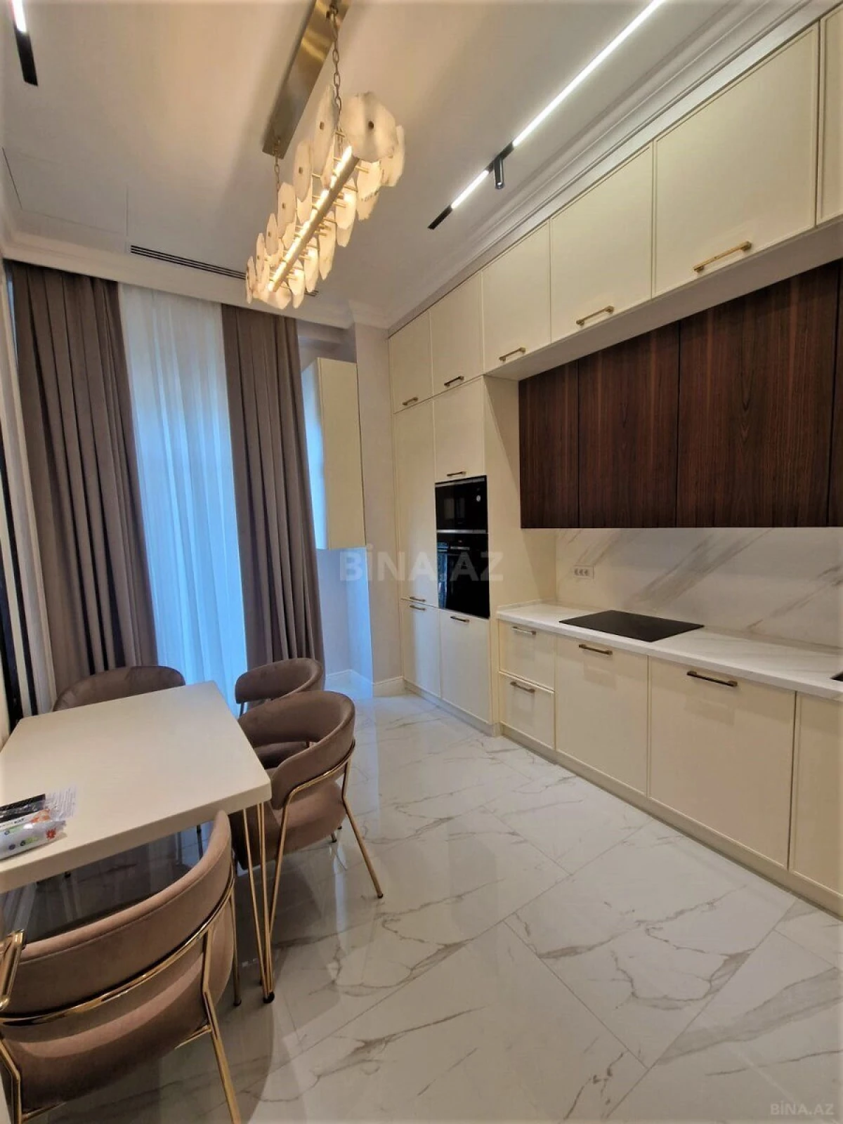 Kirayə verilir 4 otaqlı mənzil 160 m²
