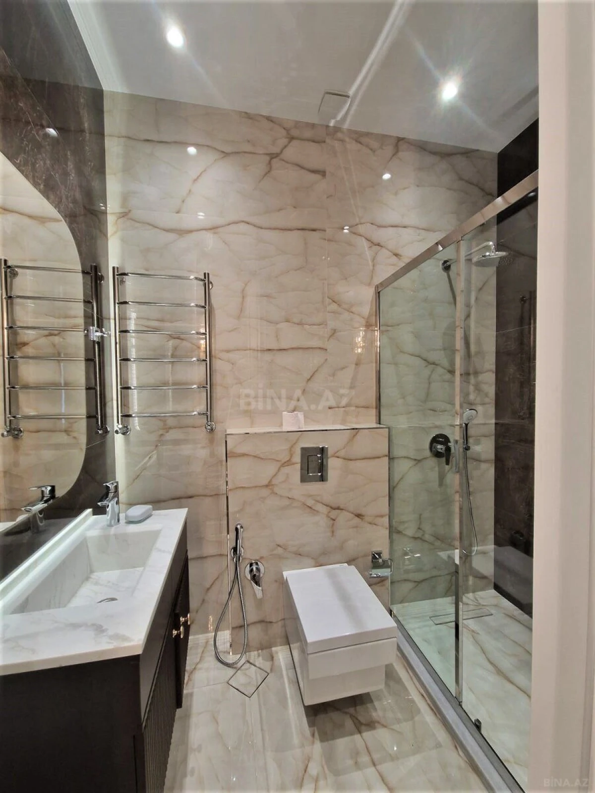 Kirayə verilir 4 otaqlı mənzil 160 m²