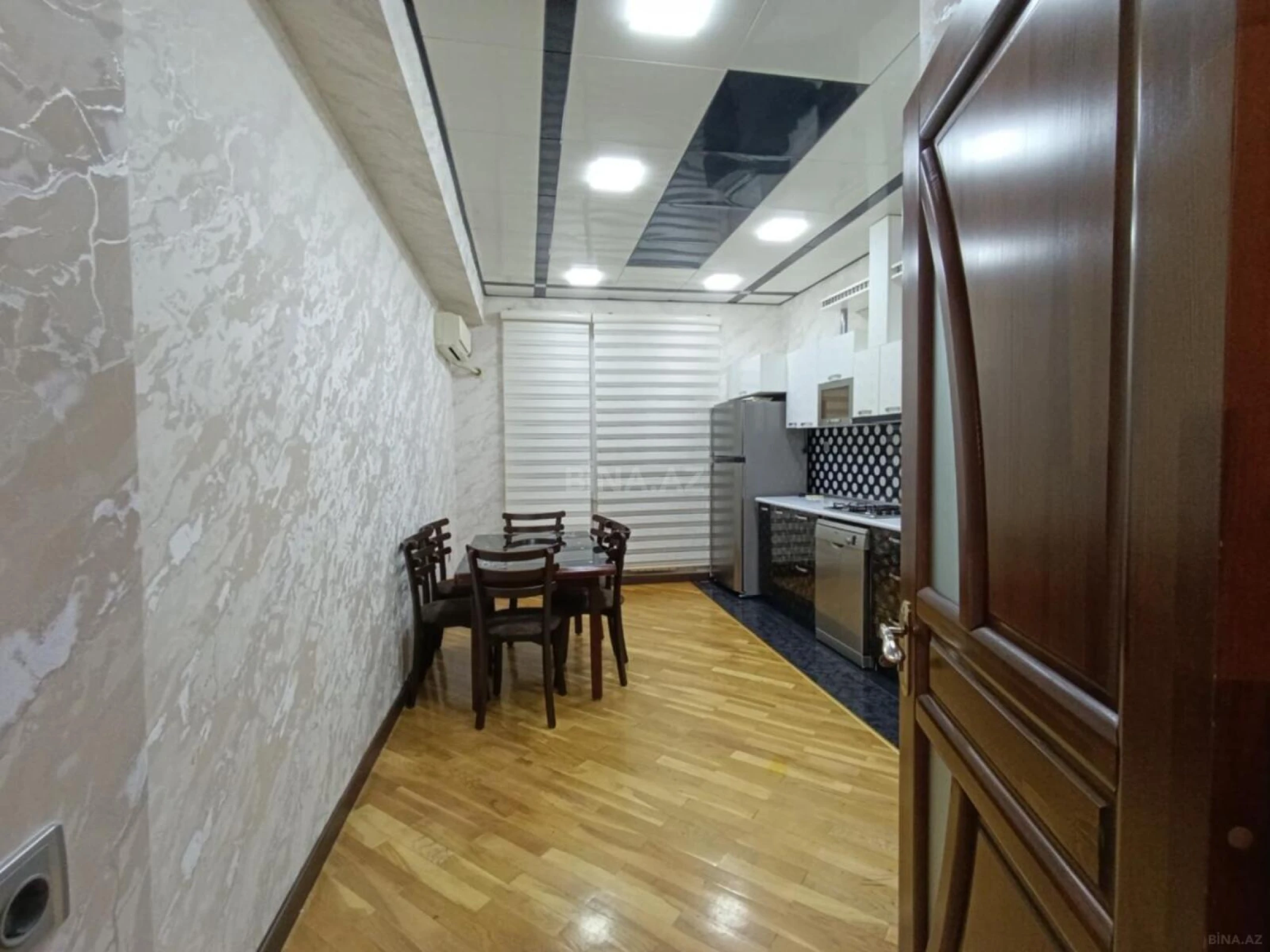 Satılır 3 otaqlı mənzil 140 m²