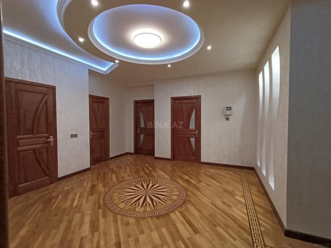 Satılır 3 otaqlı mənzil 140 m²