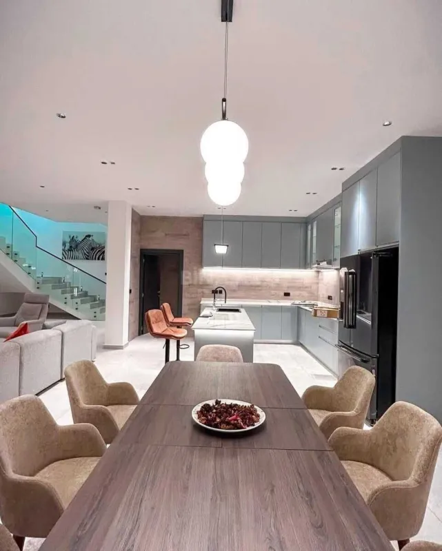 Kirayə verilir 5 otaqlı həyət evi 200 m²