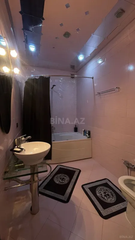 Satılır 4 otaqlı mənzil 178 m²