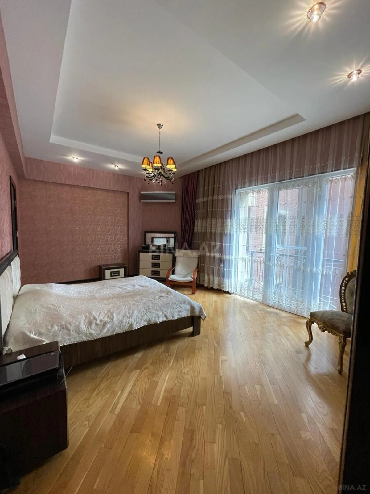 Satılır 4 otaqlı mənzil 178 m²