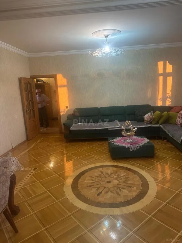 Satılır 5 otaqlı mənzil 120 m²
