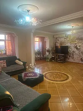 Satılır 5 otaqlı mənzil 120 m²
