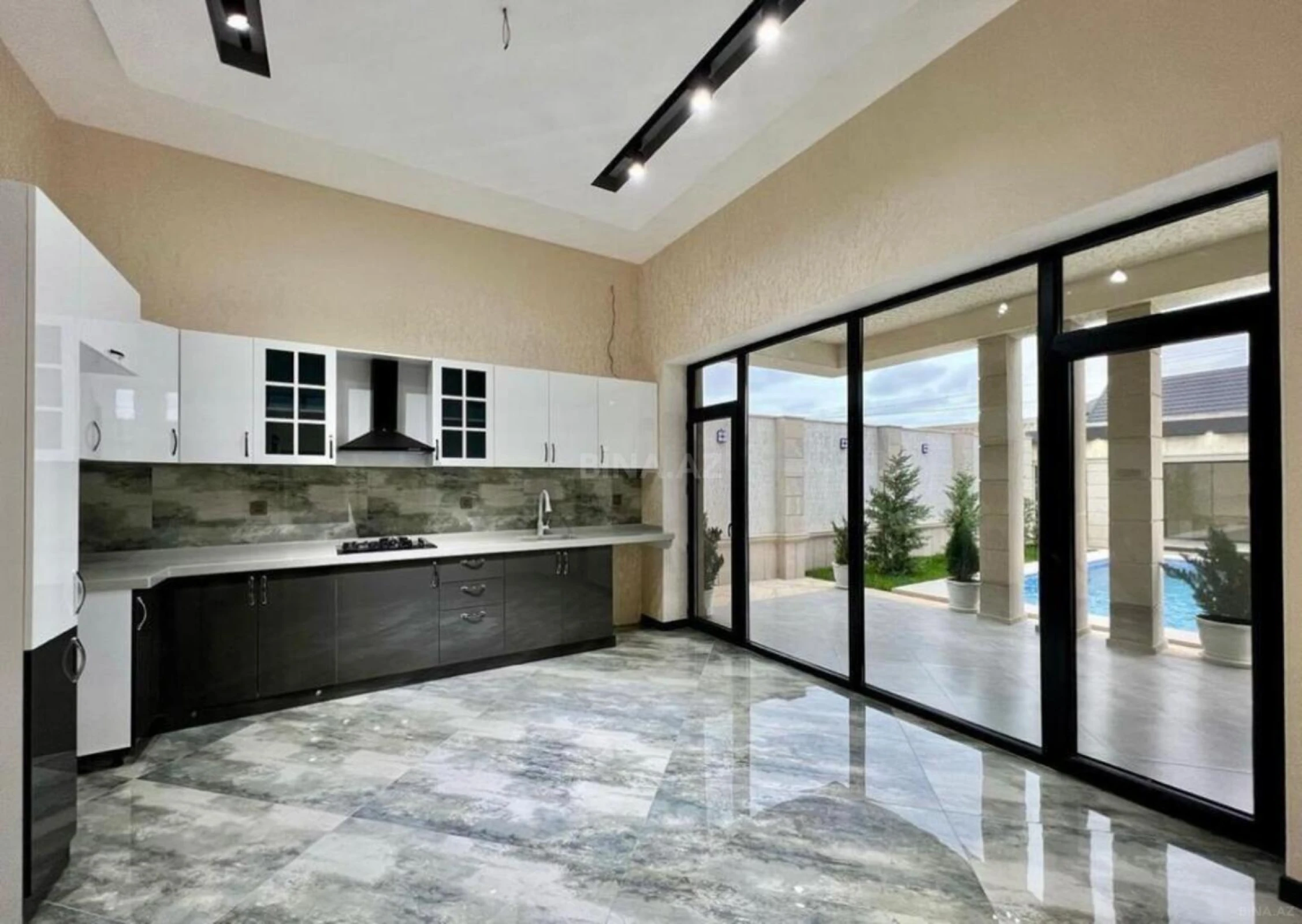 Kirayə verilir 3 otaqlı həyət evi 180 m²