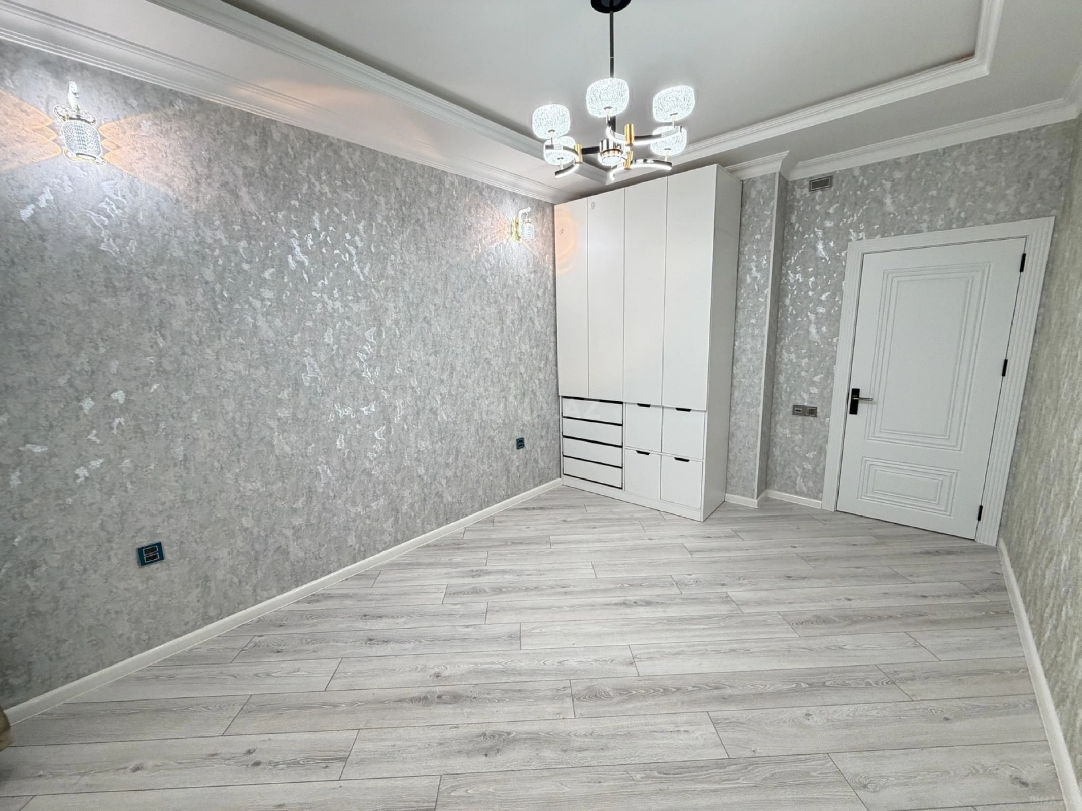 Satılır 3 otaqlı mənzil 82 m²