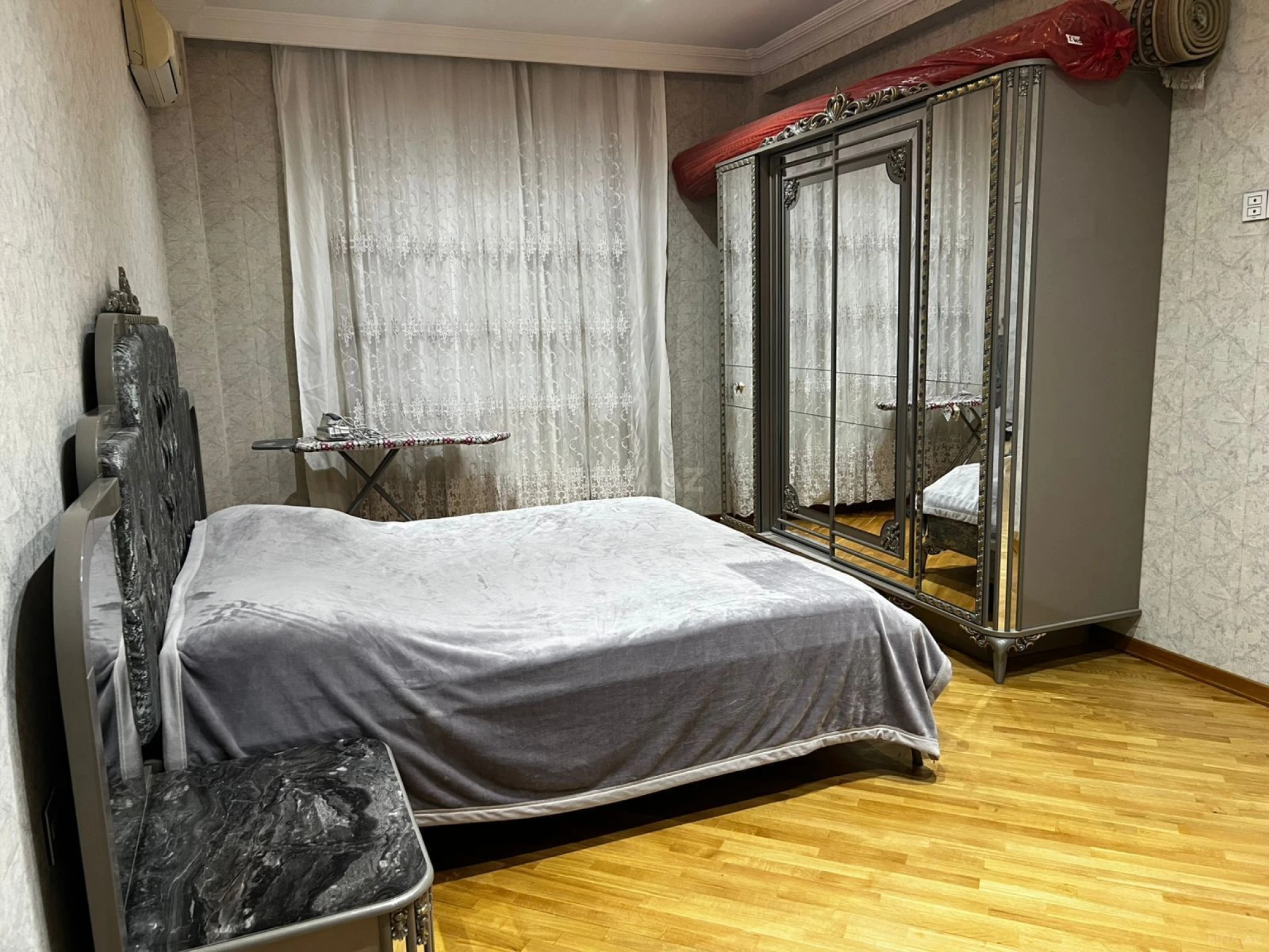 Kirayə verilir 3 otaqlı mənzil 130 m²