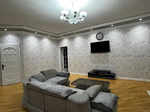 Kirayə verilir 3 otaqlı mənzil 130 m²