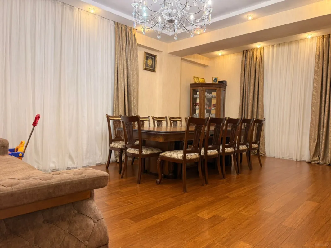 Satılır 3 otaqlı mənzil 125 m²