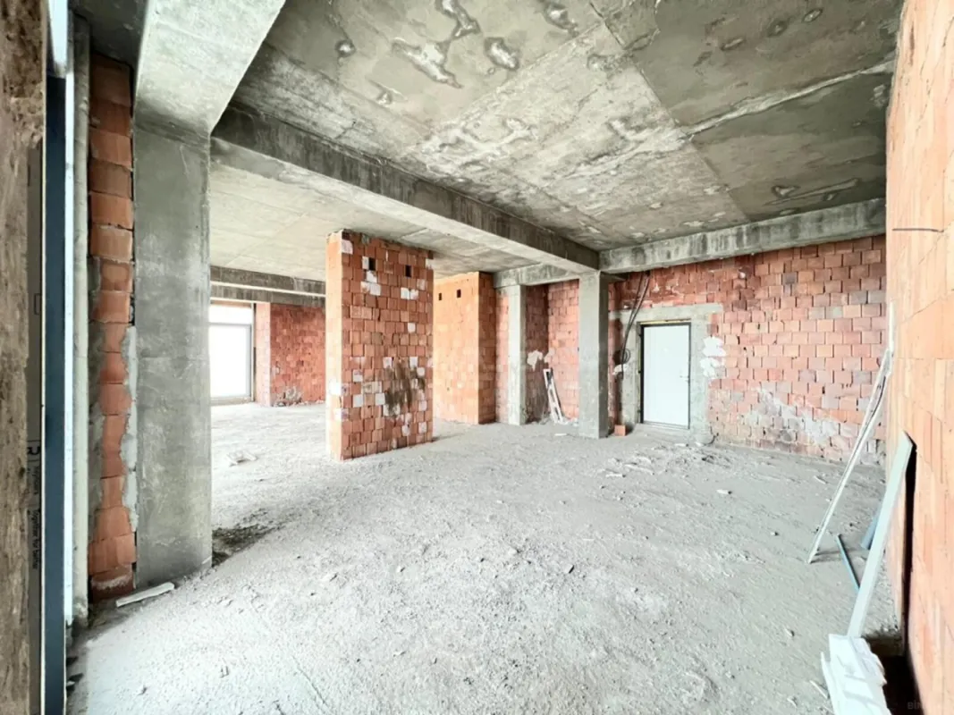 Satılır 4 otaqlı mənzil 210 m²