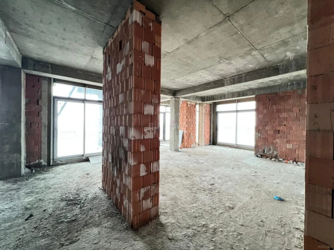 Satılır 4 otaqlı mənzil 210 m²