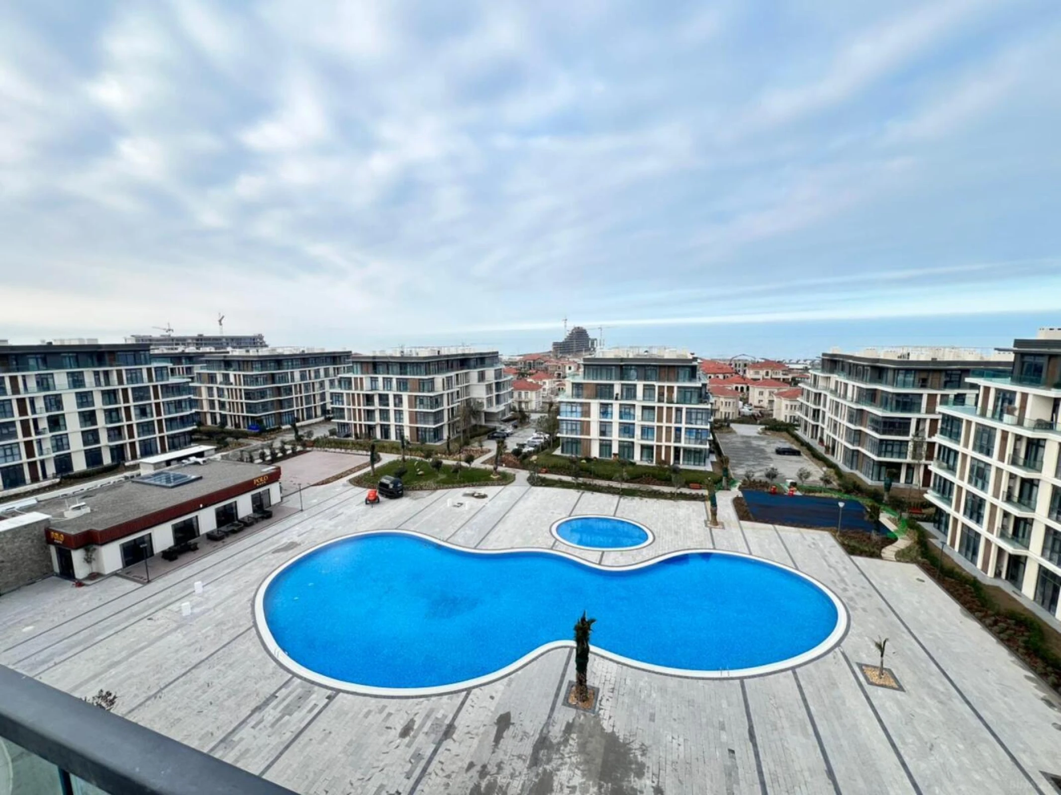 Satılır 4 otaqlı mənzil 210 m²