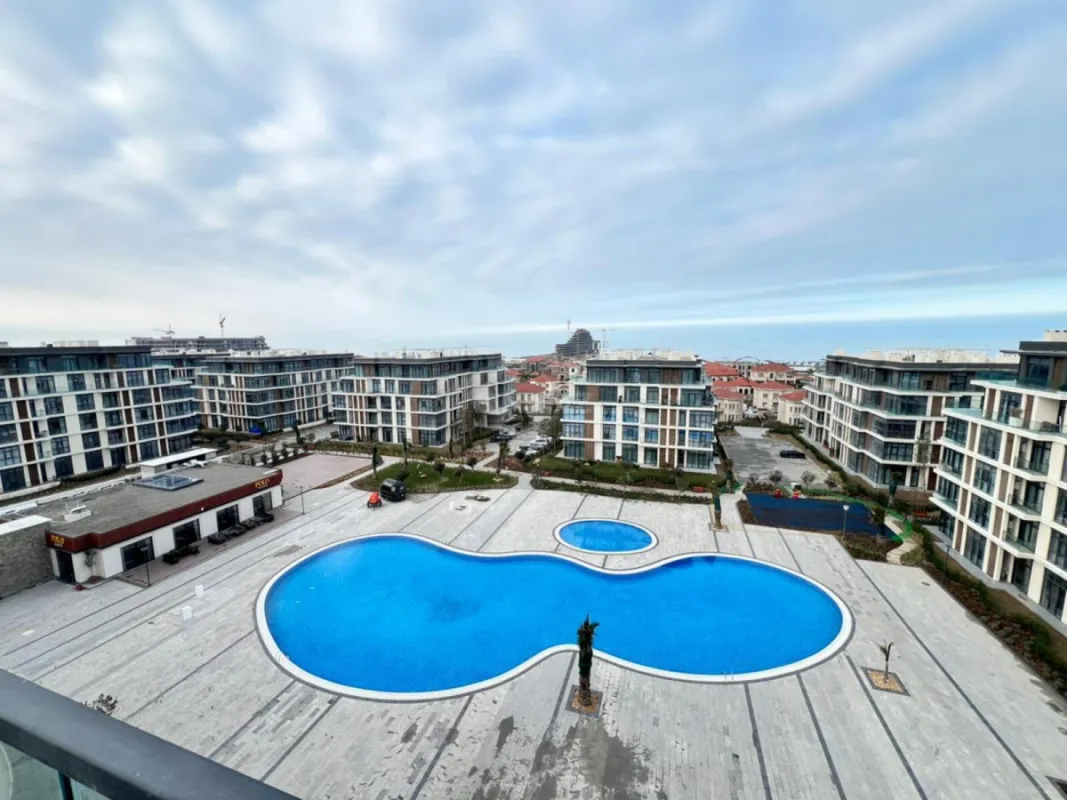 Satılır 4 otaqlı mənzil 210 m²